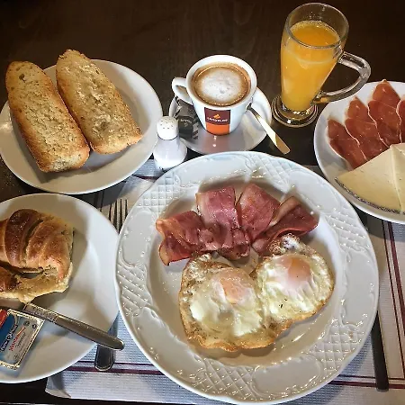 Mont Royal Guest house 2*